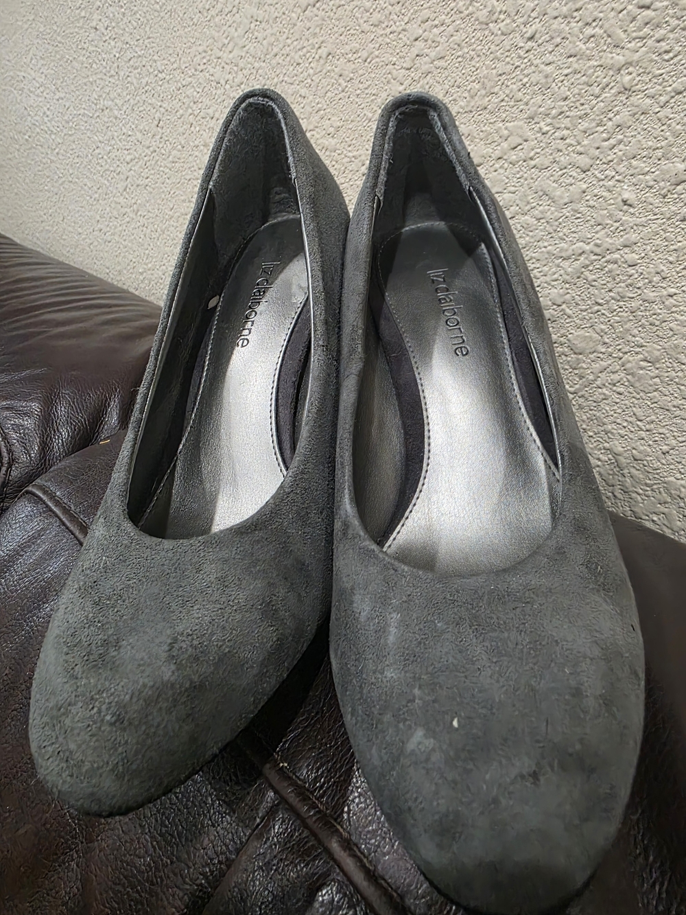Liz Claiborne Gray Suede Mid Heel Pumps - Picture 2 of 5